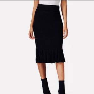 NWT Club monaco slim pleated skirt black